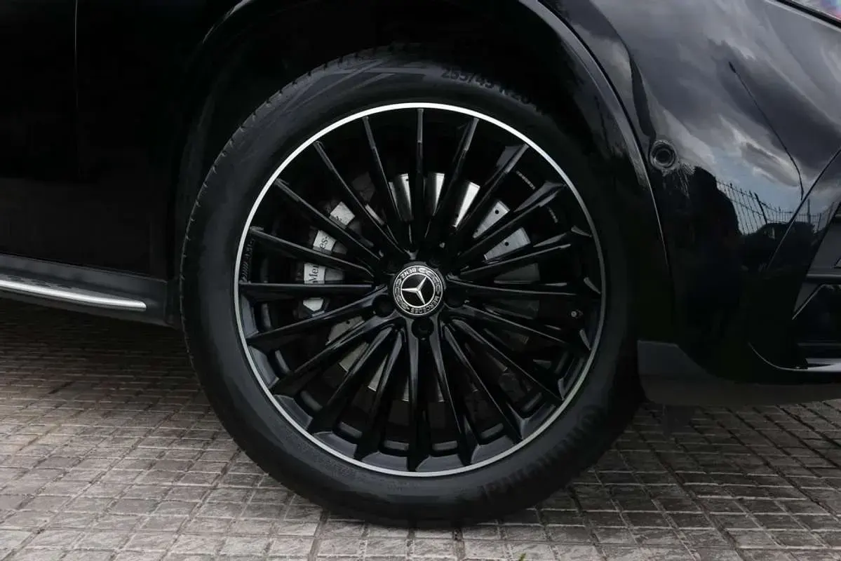 Usado Mercedes GLC300 269 CV (197 kW) 2025 Negro SUV