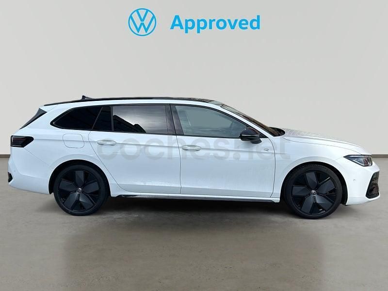 Usado VW Passat R-line 193 CV (141 kW) 2025 Blanco Familiar