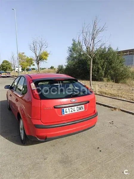 Usado Ford Focus Sport 145 CV (106 kW) 2005 Rojo Berlina