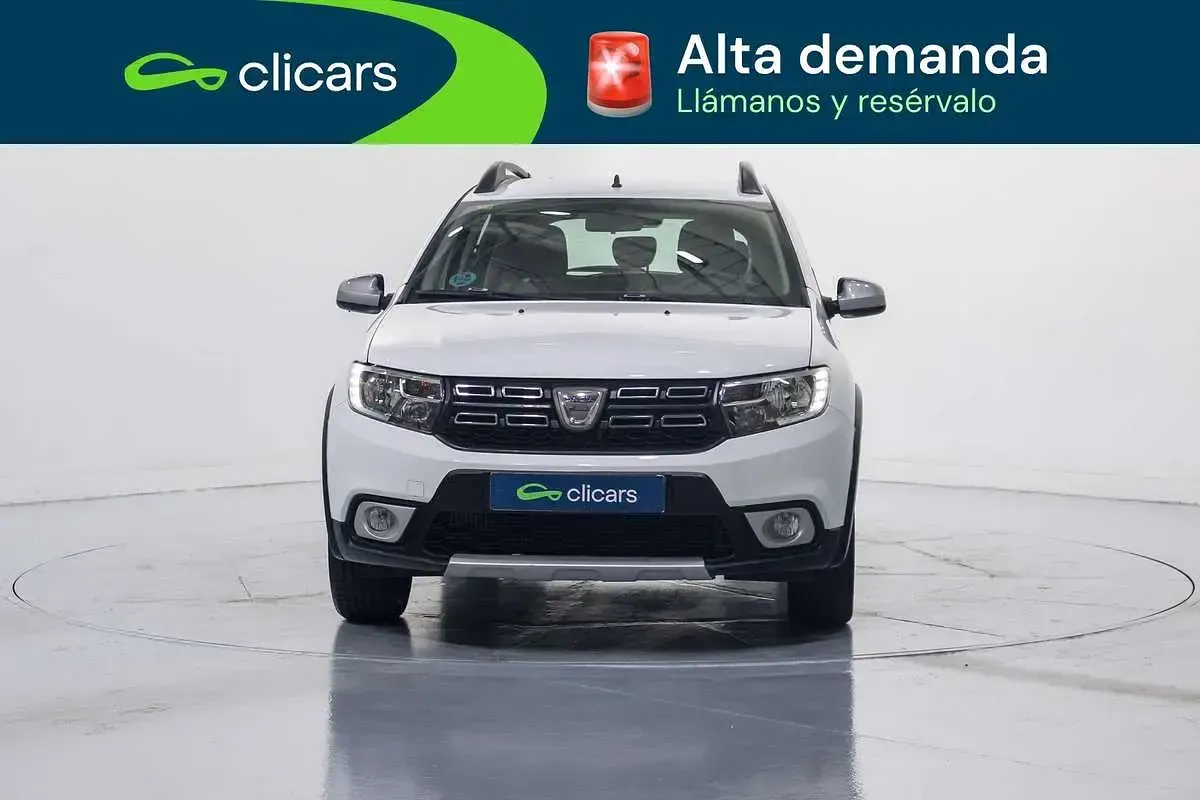 Usado Dacia Sandero Comfort 90 CV (66 kW) 2019 Blanco Utilitario