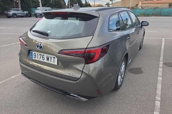 Usado Toyota Corolla Active 140 CV (102 kW) 2025 Marrón Familiar