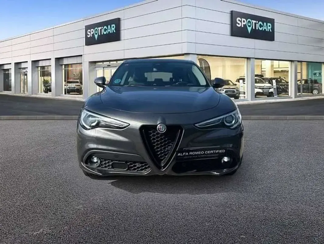Usado Alfa Romeo Stelvio Sprint 190 CV (139 kW) 2021 Gris SUV