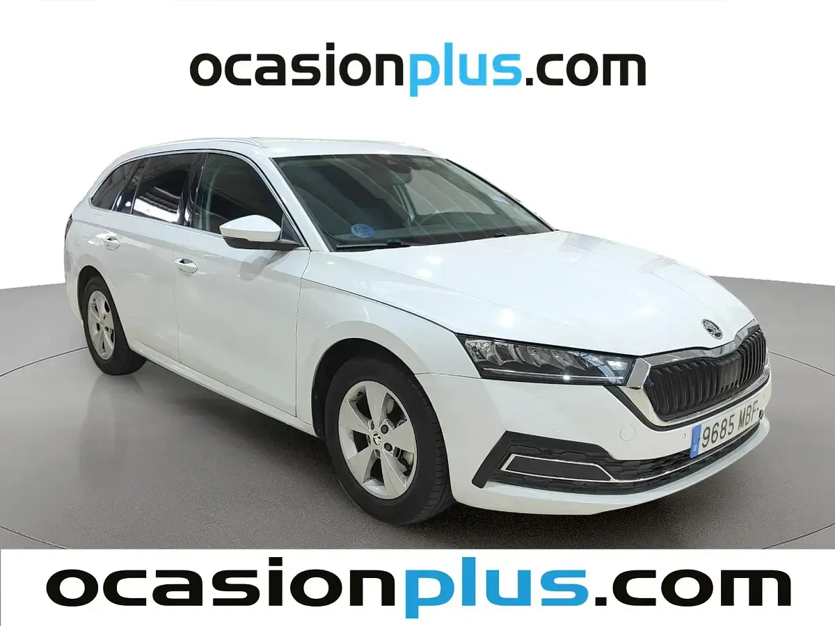 Usado Skoda Octavia Ambition 110 CV (80 kW) 2022 Blanco Familiar