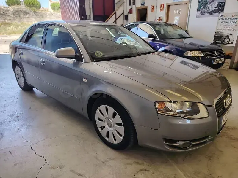 Usado Audi A4 Premium 140 CV (102 kW) 2007 Gris / plata Berlina
