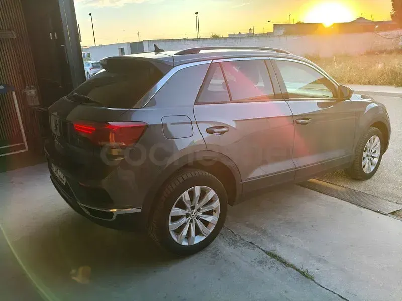 Usado VW T-Roc Advance 115 CV (84 kW) 2020 Gris / plata SUV