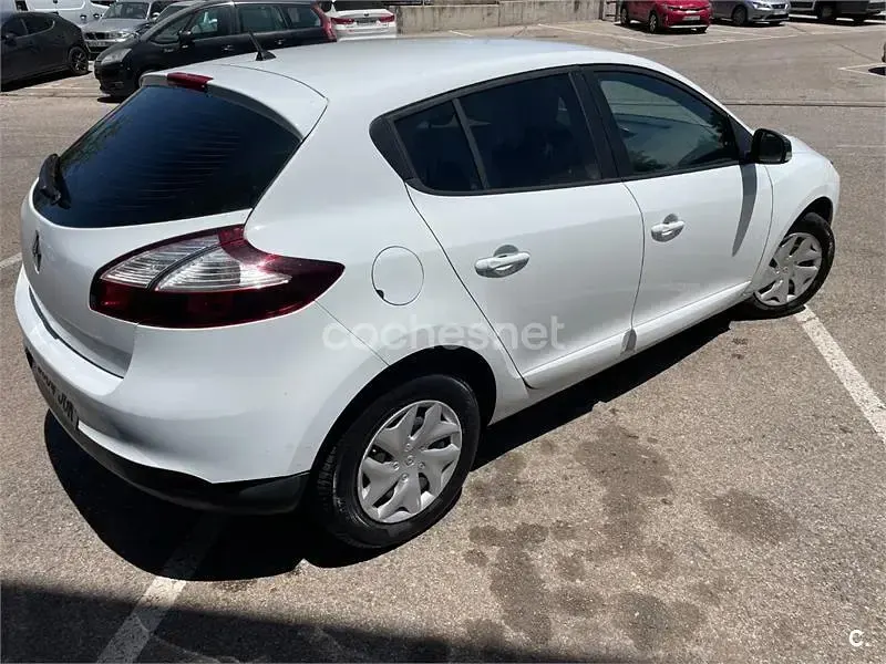 Usado Renault Mégane III Life 115 CV (84 kW) 2015 Blanco Berlina