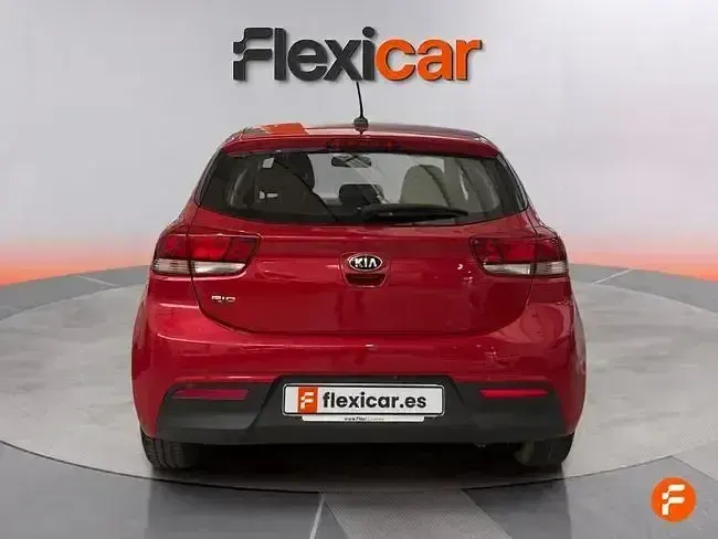 Usado Kia Rio 84 CV (61 kW) 2019 Rojo Berlina