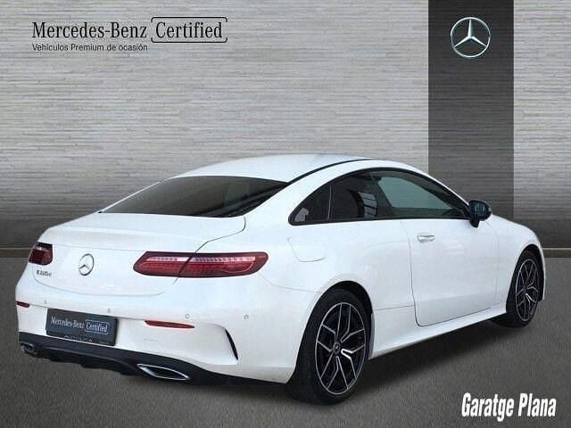 Usado Mercedes E220 AMG line 194 CV (142 kW) 2021 Designo blanco diamante bright Coupe