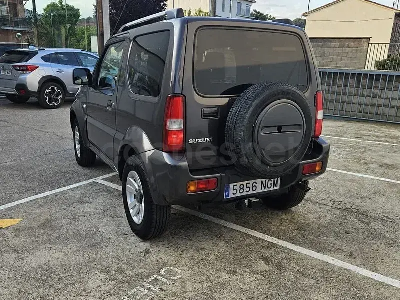 Usado Suzuki Jimny 85 CV (62 kW) 2013 Gris / plata SUV