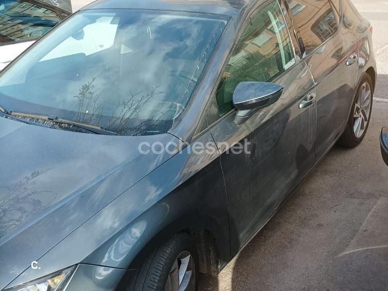 Usado Seat Leon Style 105 CV (77 kW) 2014 Gris / plata Berlina