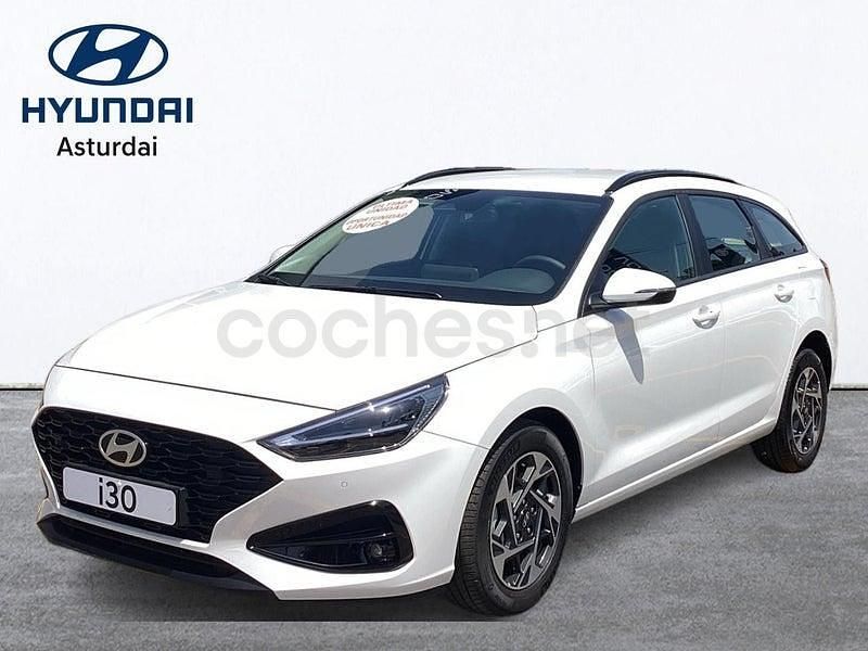 Nuevo Hyundai i30 100 CV (73 kW) 2025 Granate Familiar