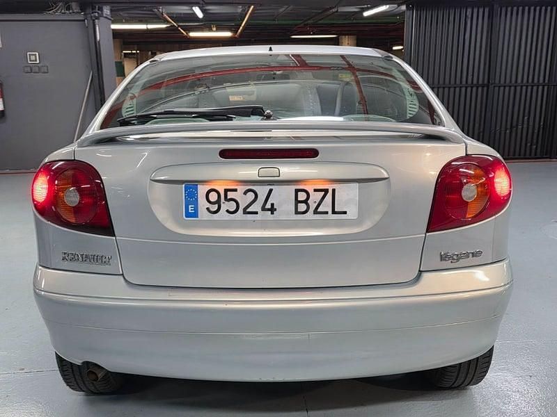 Usado Renault Mégane Coupé Expression 95 CV (69 kW) 2002 Gris / plata Coupe