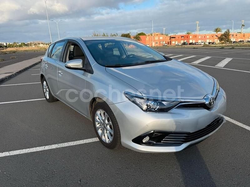 Usado Toyota Auris Active 116 CV (85 kW) 2017 Gris / plata Berlina