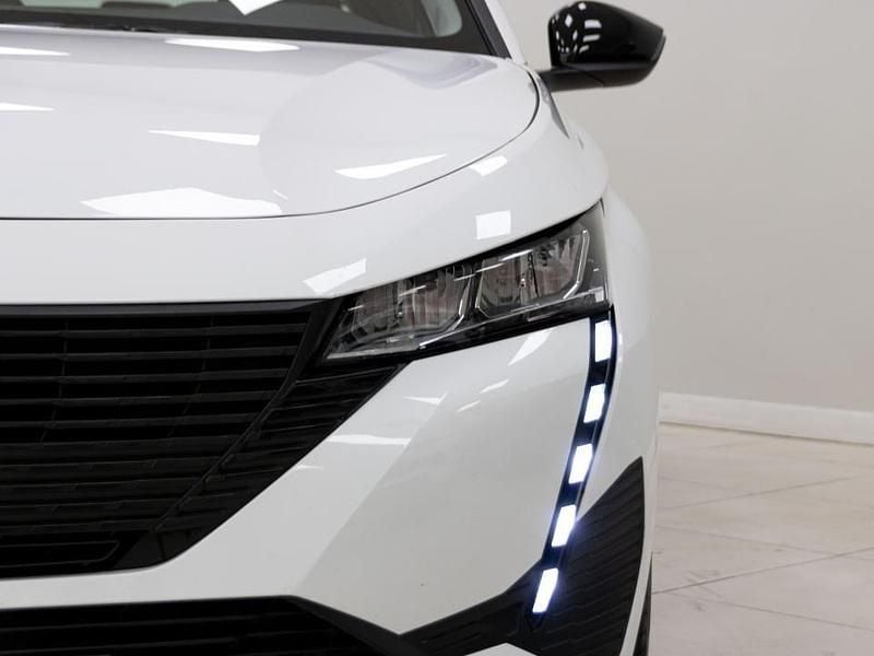 Usado Peugeot 308 Active 130 CV (95 kW) 2022 Blanco Berlina