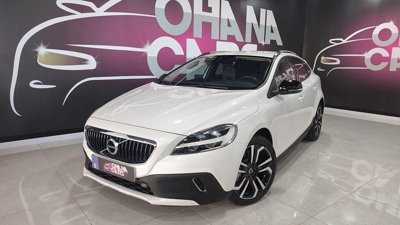 Usado Volvo V40 CC Summum 190 CV (139 kW) 2017 Blanco Familiar
