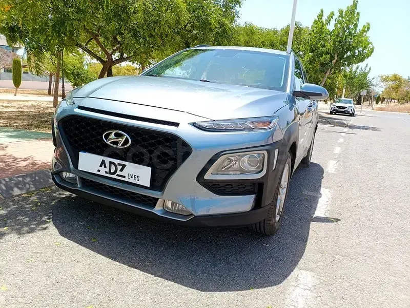 Usado Hyundai Kona Style 120 CV (88 kW) 2018 Gris / plata SUV