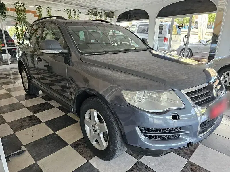 Usado VW Touareg 225 CV (165 kW) 2007 Gris / plata SUV