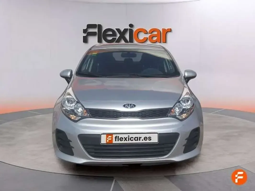 Usado Kia Rio 84 CV (61 kW) 2017 Gris Utilitario