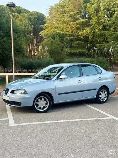 Usado Seat Cordoba Stella 100 CV (73 kW) 2004 Gris / plata Berlina