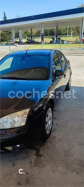 Usado Ford Mondeo Trend 130 HP (95 kW) 2007 Preto Sedan