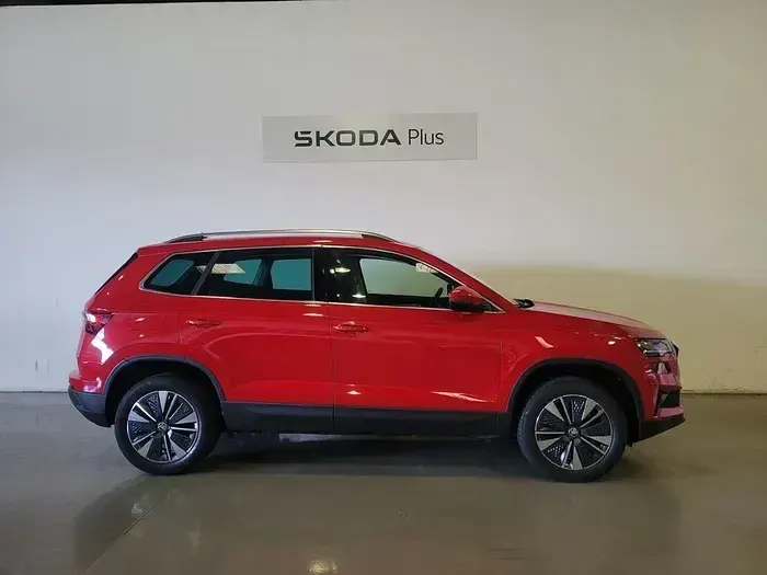 Usado Skoda Karoq Ambition 110 CV (80 kW) 2024 Rojo SUV