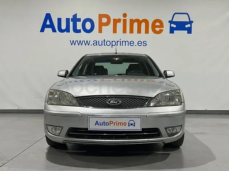 Usado Ford Mondeo Trend 115 CV (84 kW) 2003 Gris / plata Berlina