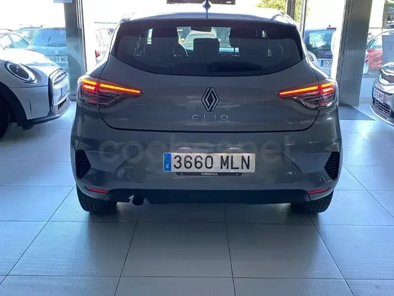 Usado Renault Clio V Evolution 100 CV (73 kW) 2023 Gris / plata Berlina