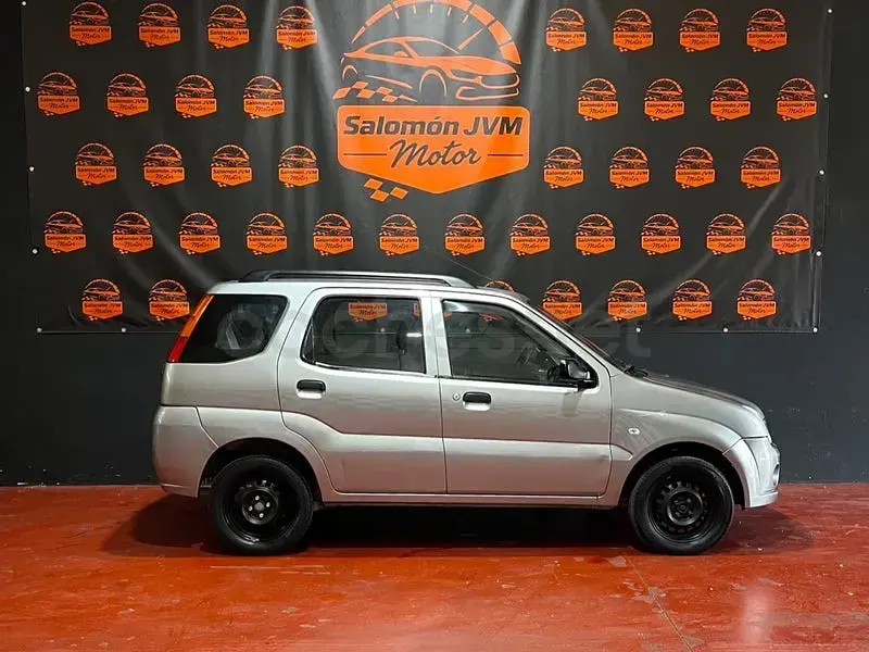 Usado Suzuki Ignis 69 CV (50 kW) 2004 Gris / plata Utilitario