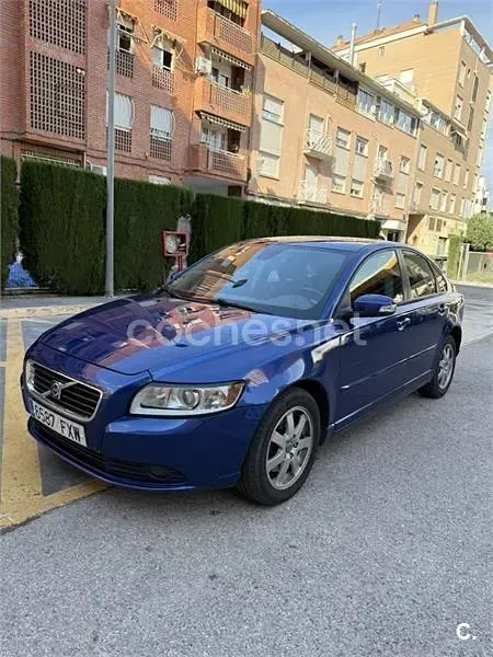 Usado Volvo S40 Kinetic 136 CV (100 kW) 2007 Azul Berlina