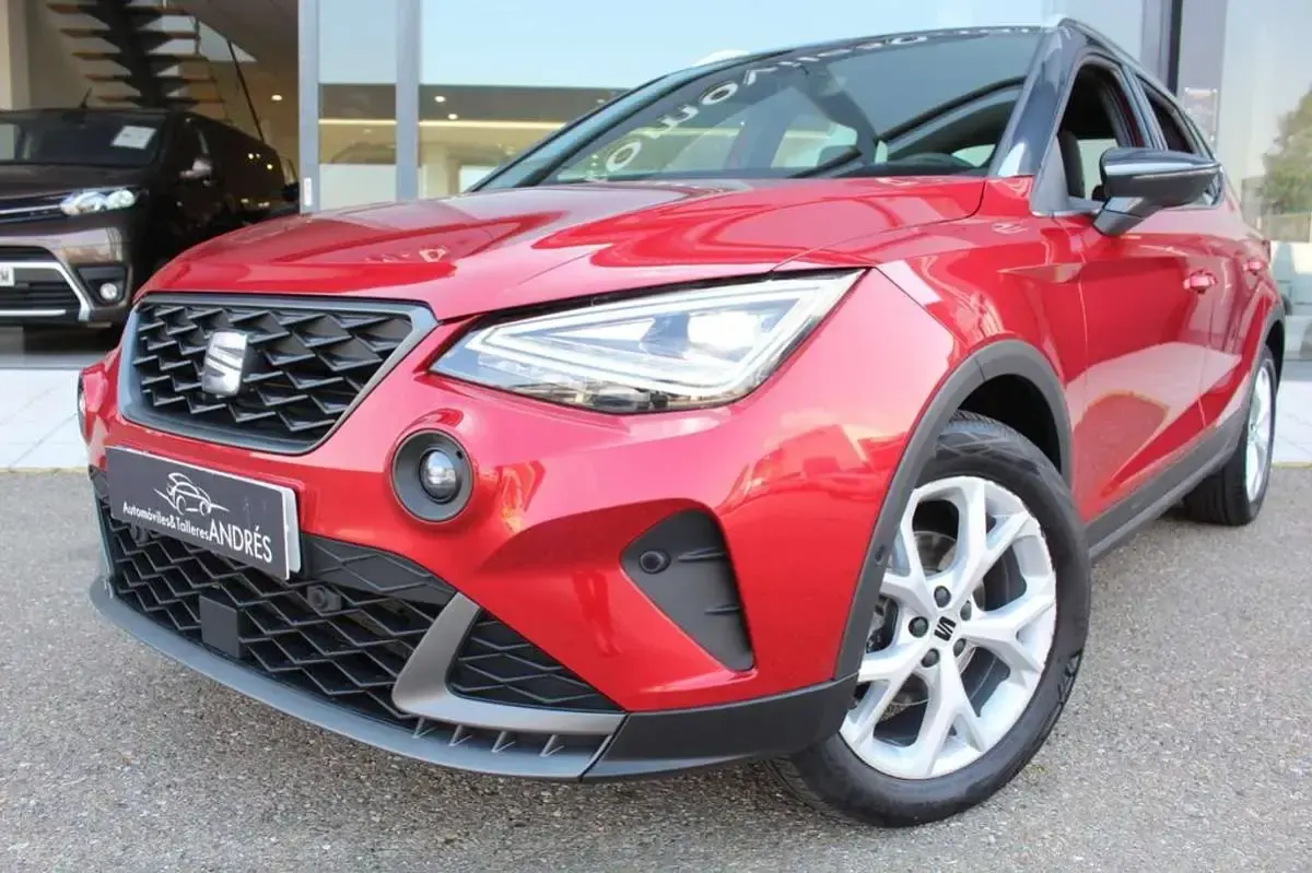 Usado Seat Arona FR 115 CV (84 kW) 2025 Rojo SUV