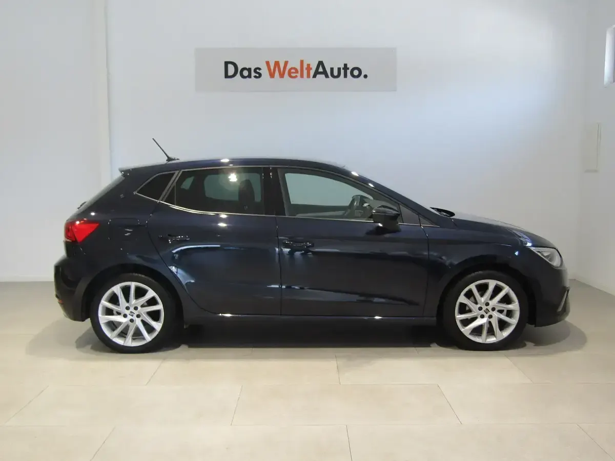 Usado Seat Ibiza FR 150 CV (110 kW) 2021 Azul Utilitario