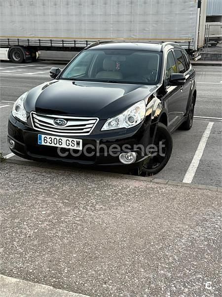 Usado Subaru Outback 167 CV (122 kW) 2010 Negro Familiar