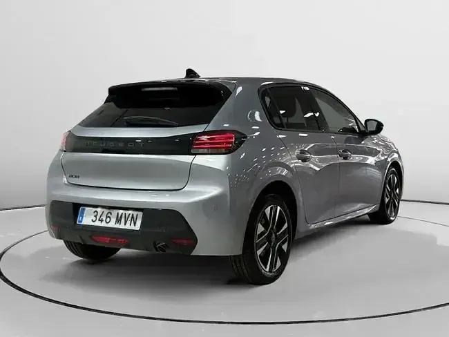 Usado Peugeot 208 Allure 101 CV (74 kW) 2024 Gris Utilitario