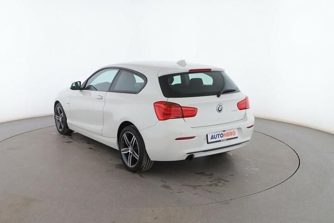 Usado BMW 120 Sport Line 177 CV (130 kW) 2015 Blanco Utilitario