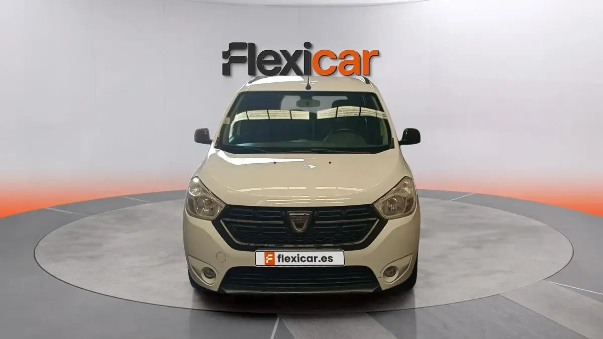 Usado Dacia Lodgy Comfort 116 CV (85 kW) 2022 Blanco Monovolumen