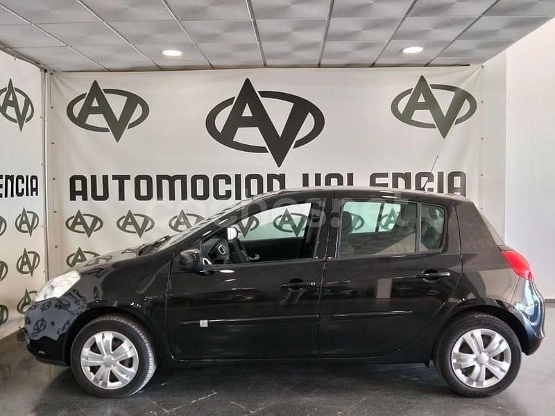 Begagnad Renault Clio II Business 75 HK (55 kW) 2011 Svart Sedan
