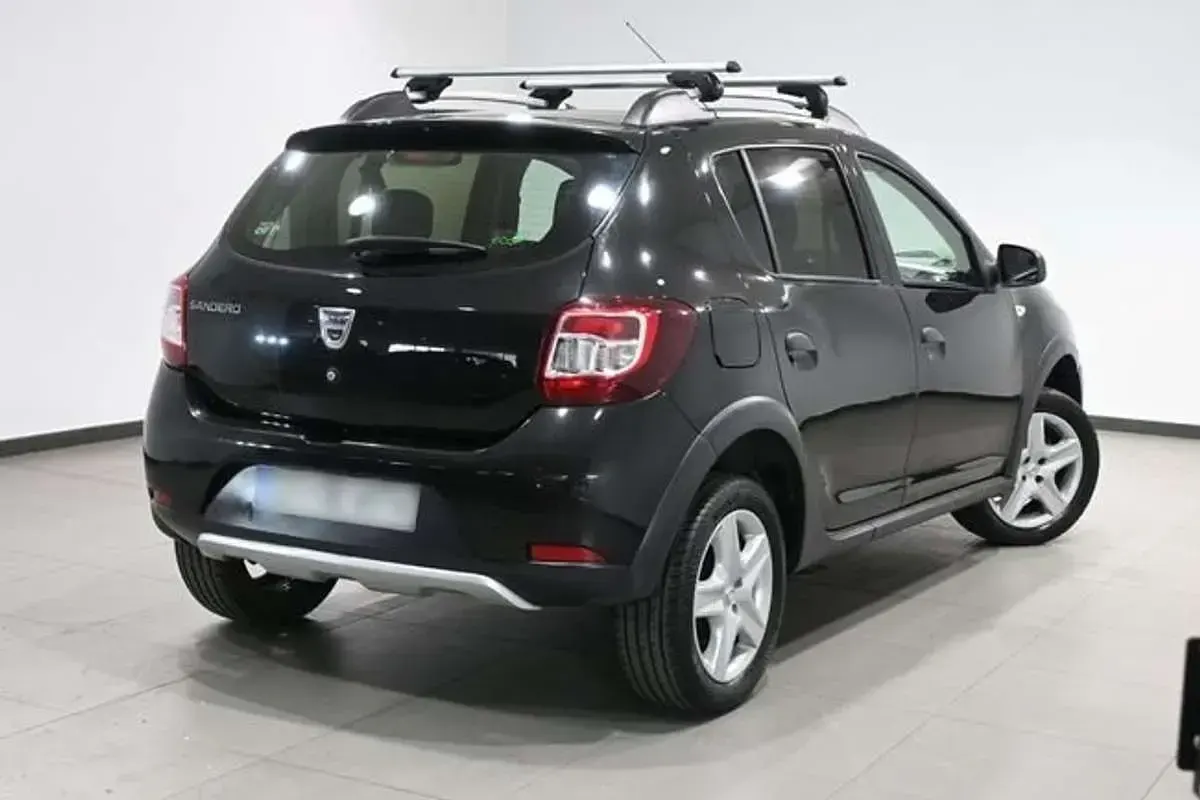 Usado Dacia Sandero Stepway 90 CV (66 kW) 2013 Negro Utilitario