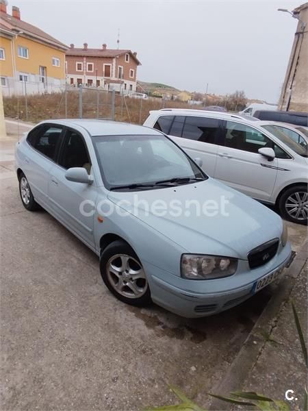 Gris / plata Usado 2003 Hyundai Elantra GLS Berlina | 1800 € - Imagen 1/4