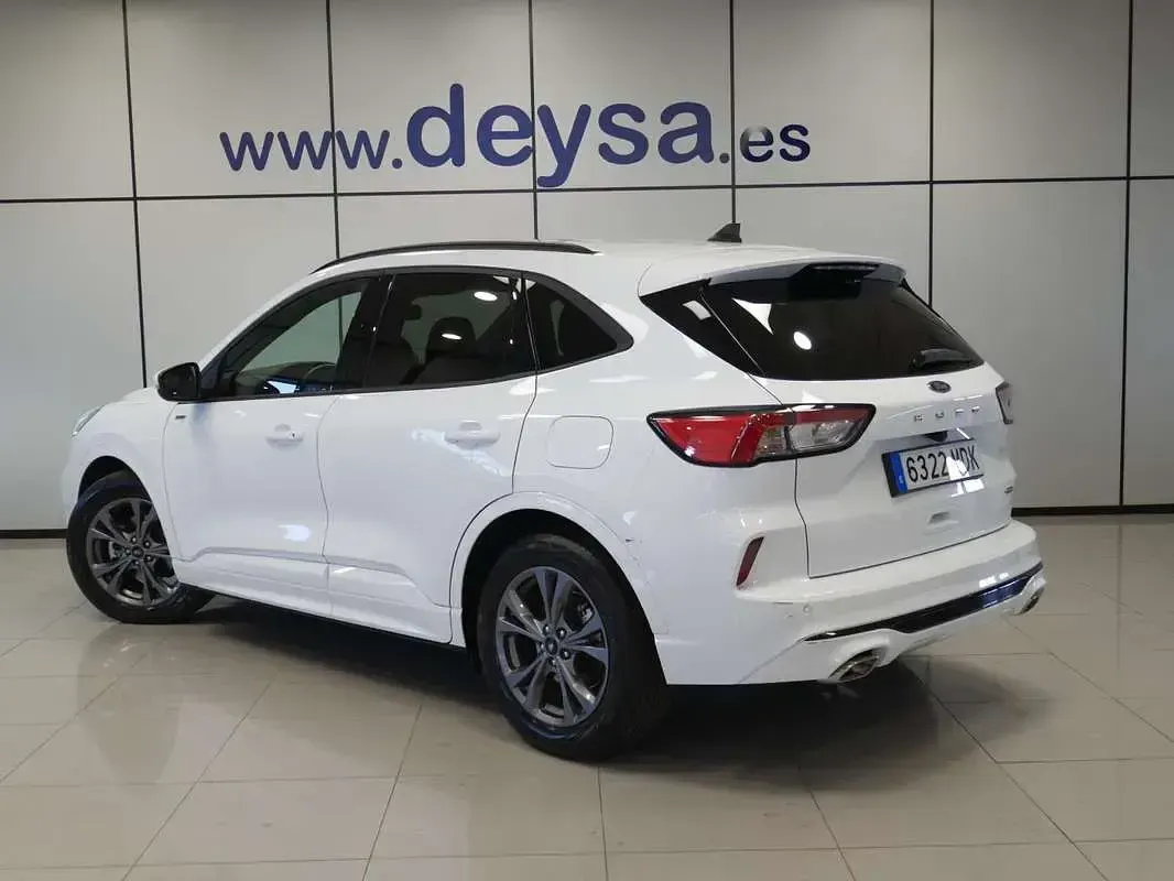 Usado Ford Kuga ST-Line X 190 CV (139 kW) 2023 Blanco SUV