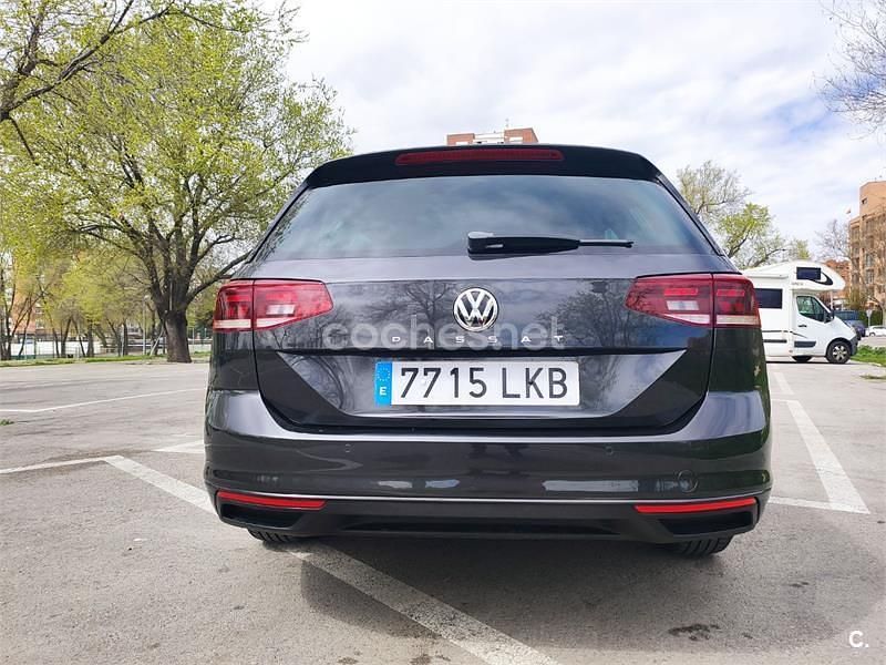 Usado VW Passat Executive 150 CV (110 kW) 2020 Gris / plata Familiar