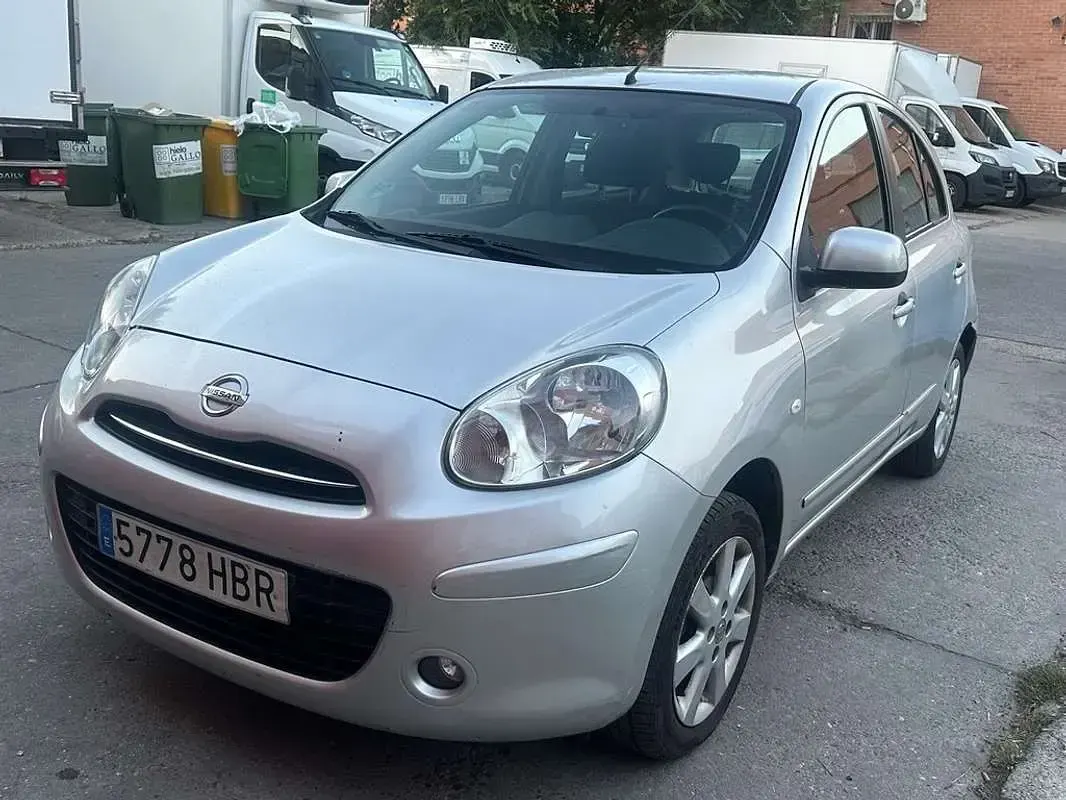 Usado Nissan Micra Acenta 80 CV (58 kW) 2011 Gris Utilitario