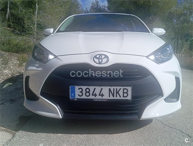 Usado Toyota Yaris Hybrid Active 116 CV (85 kW) 2024 Blanco Berlina