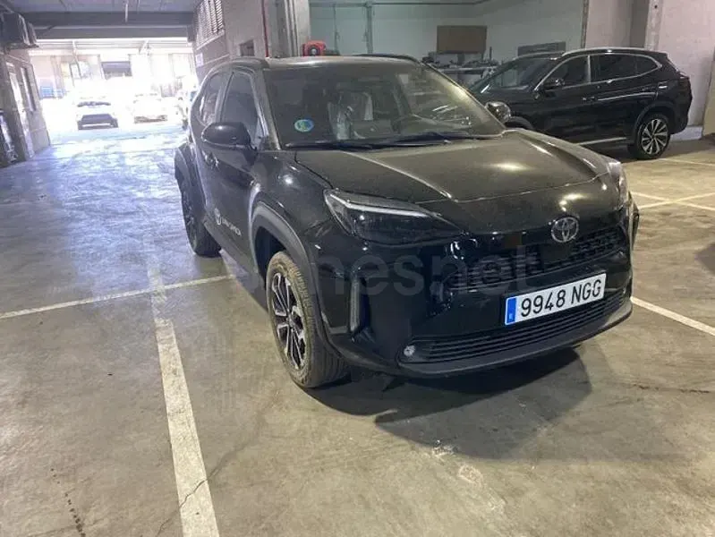 Usado Toyota Yaris Cross Active 130 CV (95 kW) 2025 Negro SUV
