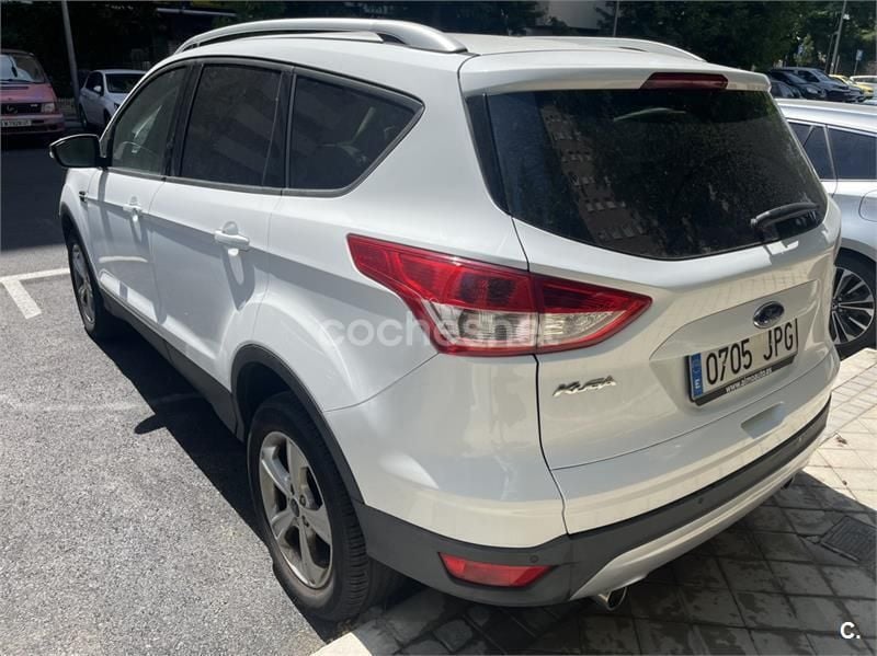Usado Ford Kuga Trend 150 CV (110 kW) 2016 Blanco SUV