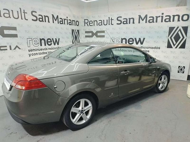 Usado Ford Focus Cabriolet Trend 102 CV (75 kW) 2007 Amarillo Descapotable
