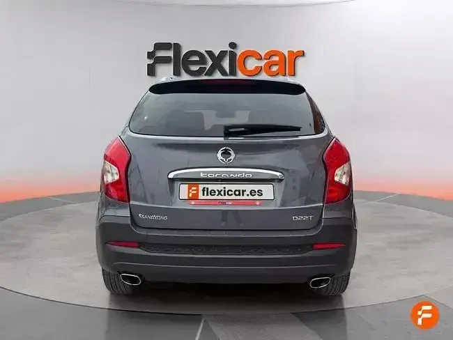 Usado SsangYong Korando 178 CV (130 kW) 2019 Gris