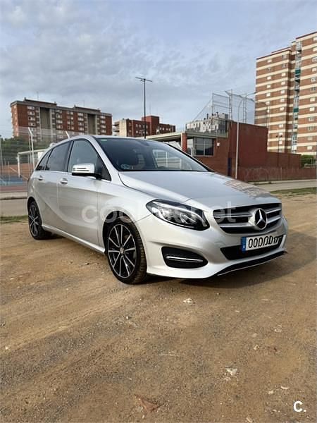 Usado Mercedes B180 109 CV (80 kW) 2017 Gris / plata Monovolumen