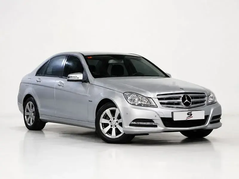Usado Mercedes C180 156 CV (114 kW) 2012 Gris / plata Berlina