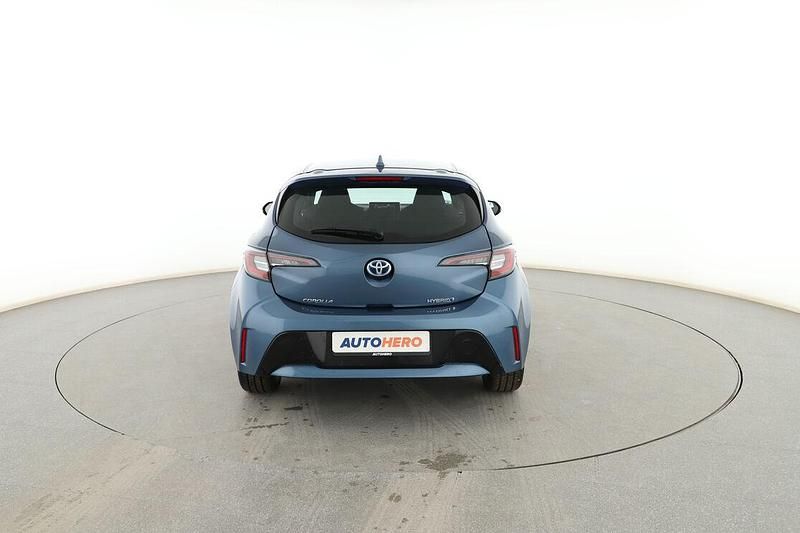 Usado Toyota Corolla Active 122 CV (89 kW) 2020 Azul Berlina