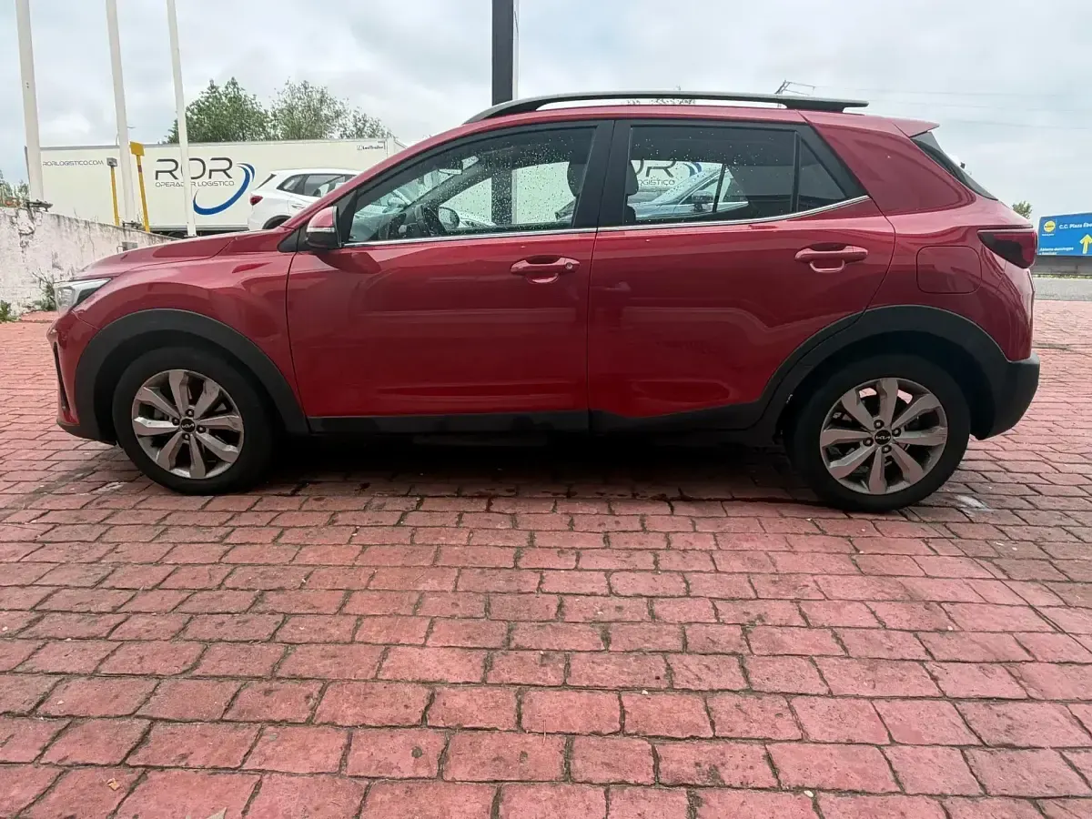 Usado Kia Stonic Plus 100 CV (73 kW) 2022 Rojo SUV